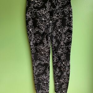 Chico’s pull on ankle pants.  Chicos size 00R which is a size 2.